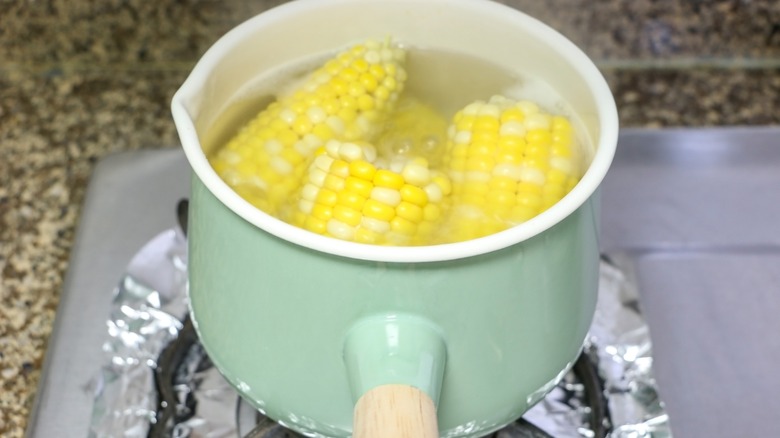 boiling ears of corn 