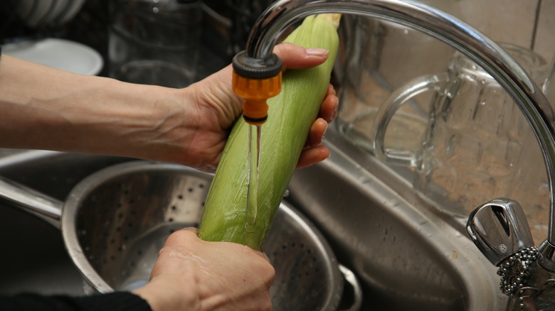 soaking corn in husk before grilling