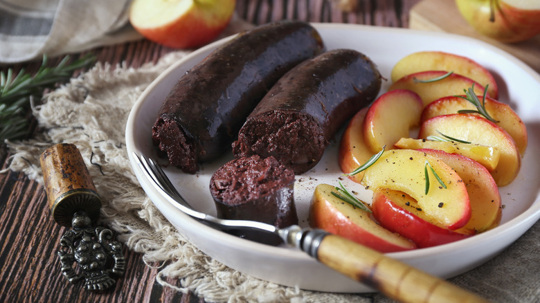 Black sausage and apples