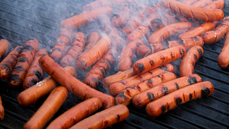 Many hot dogs on a grill