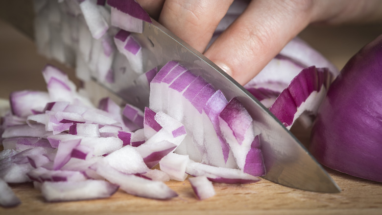 knife cutting onions