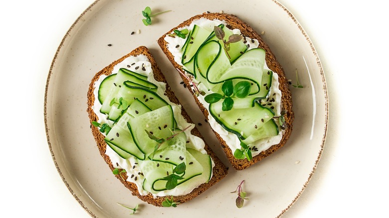 toast with cream cheese and cucumber