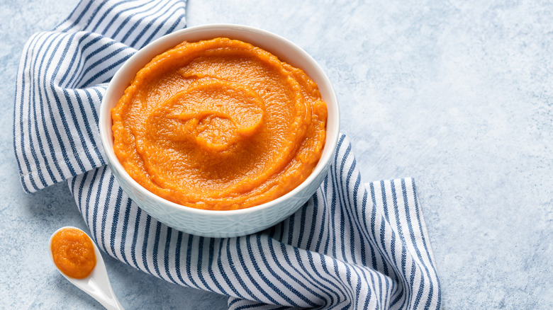 bowl of pumpkin puree