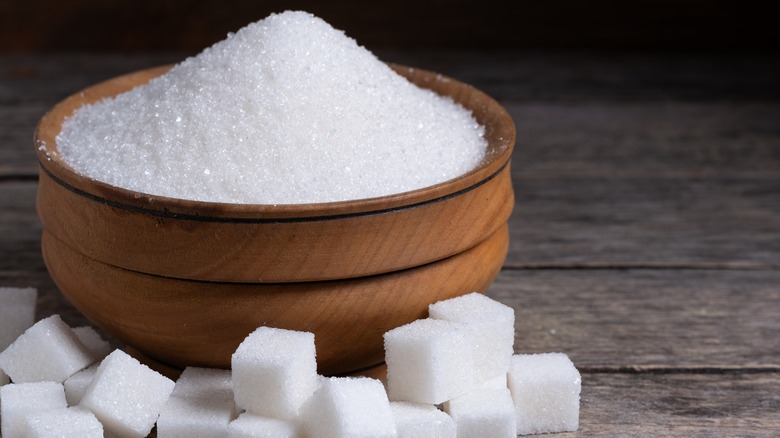 Bowl and cubes of sugar