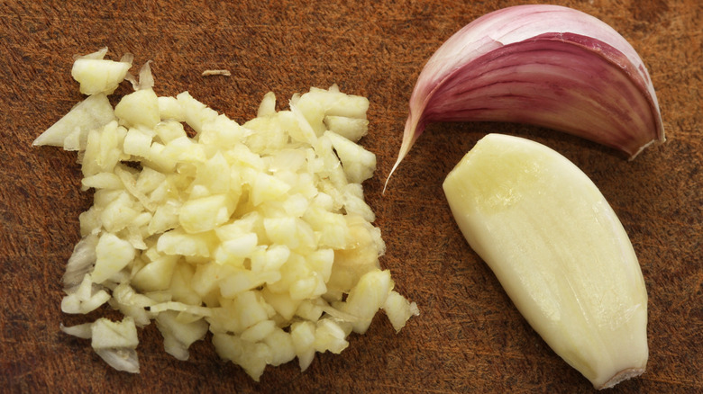 Chopped and whole garlic cloves 