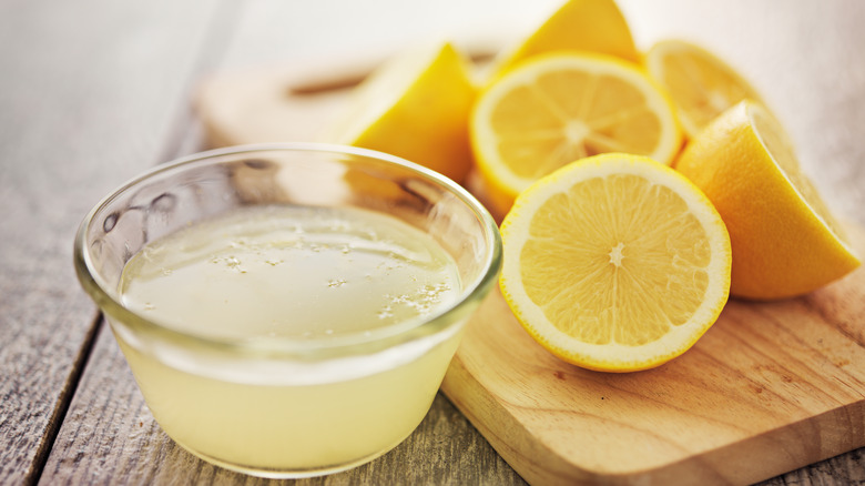 Lemon halves and lemon juice