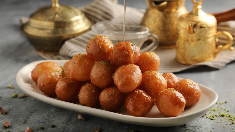 loukoumades with honey