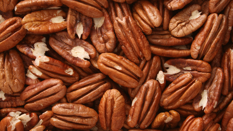 many pecan nuts