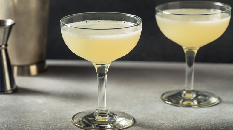 Corpse reviver no. 2 cocktails