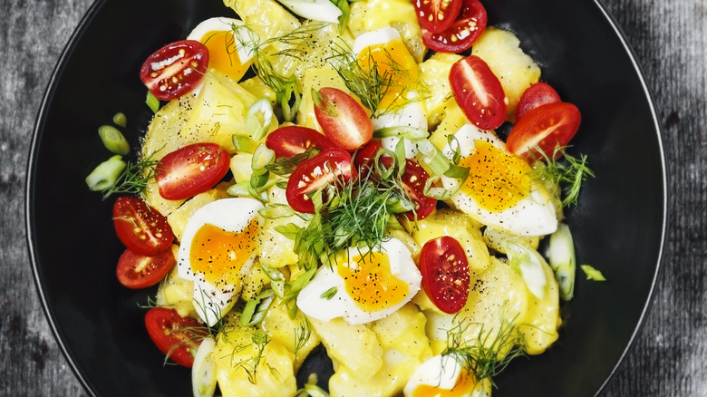 Potato salad with tomatoes