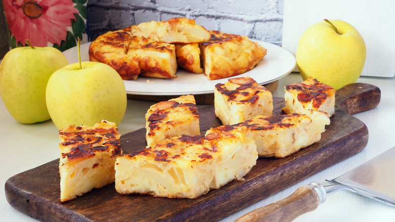 Tortilla de manzana sliced into small squares