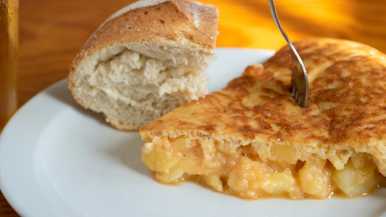 Tortilla de patata on plate