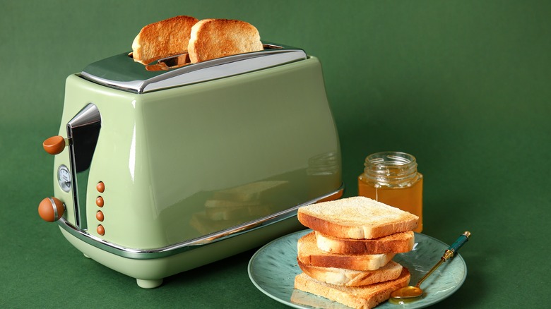 Retro toaster with toast