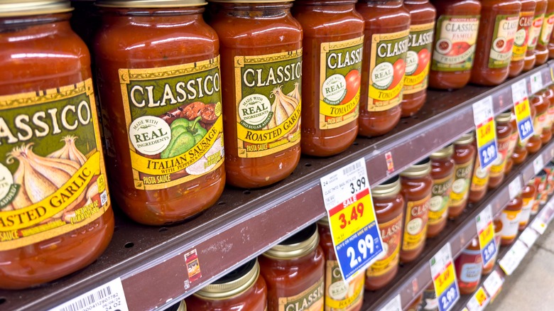 Jars of tomato sauce on grocery store shelves