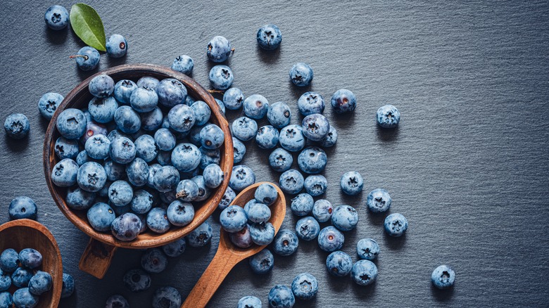 blueberries in bowl