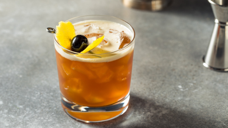 traditional amaretto sour