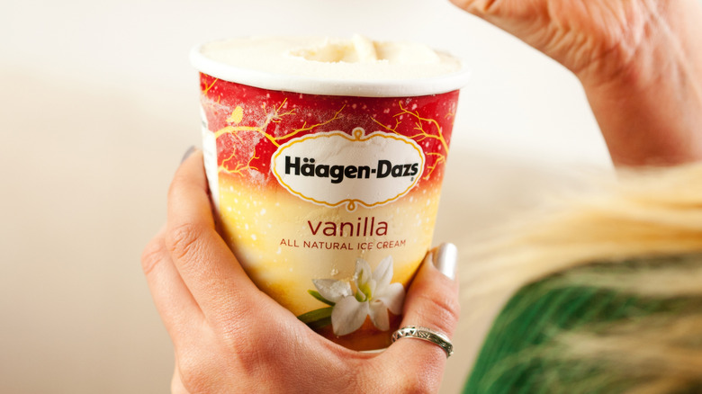 Hands holding Häagen-Dazs vanilla ice cream