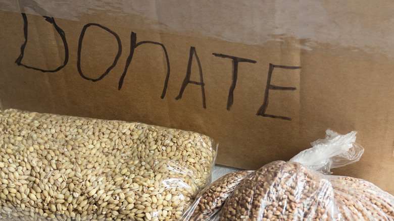 donate sign with grains