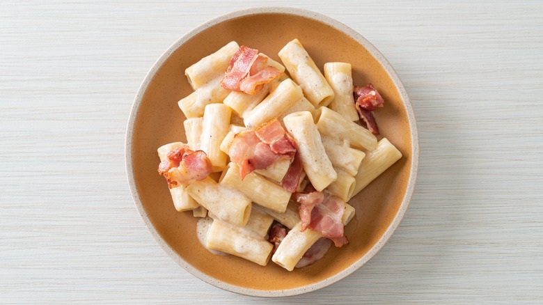 Rigatoni with alfredo and bacon