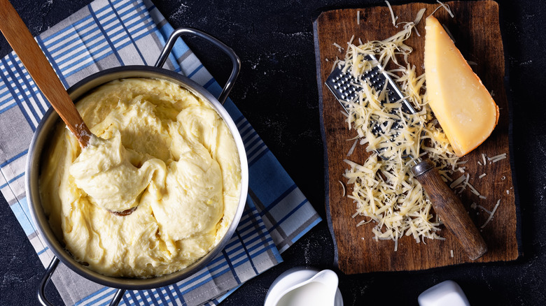 mashed potatoes with shredded cheese