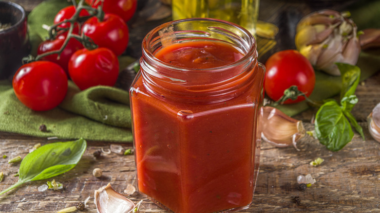 pasta sauce in a jar