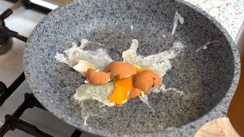 cracked egg in frying pan