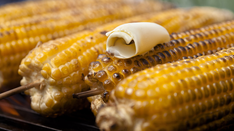 corn on the cob on the grill