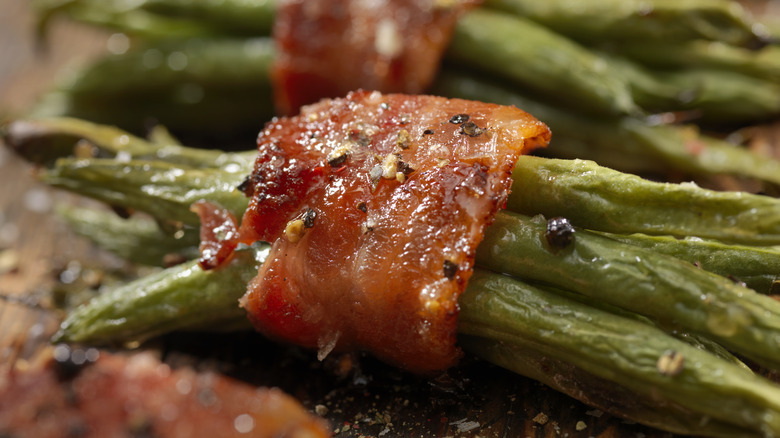 grilled green beans wrapped in bacon