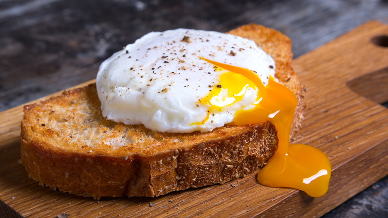 poached egg on toast