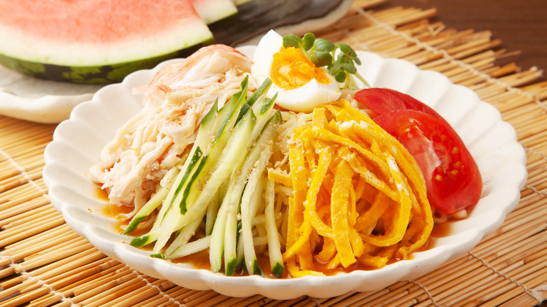 Cold Chinese noodle dish with fresh vegetables