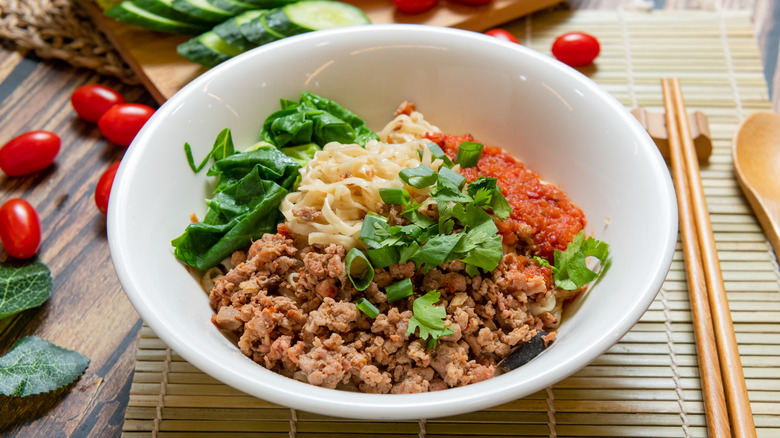 Cold noodles with meat and salad