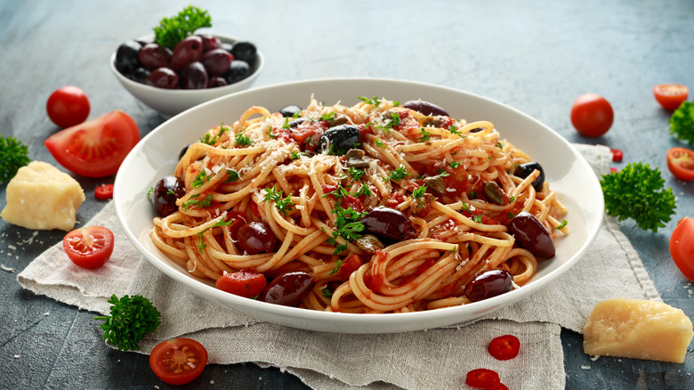 pasta puttanesca with olives