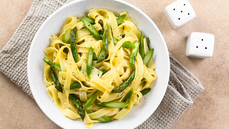 tagliatelle with asparagus