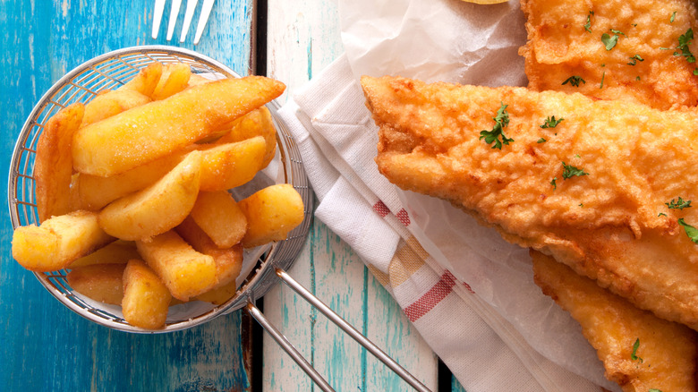 British chips with fried fish