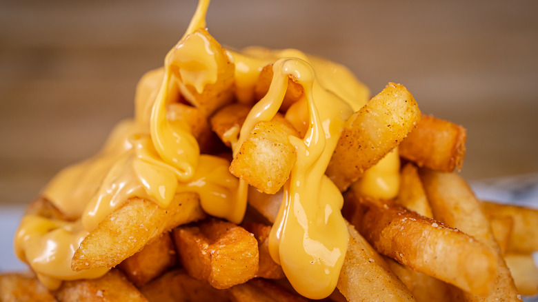 Cheese sauce on fries