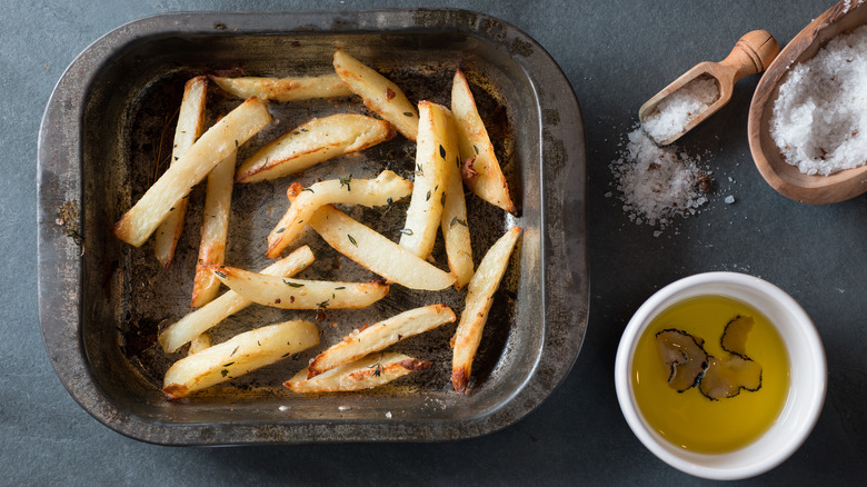 Truffle fries with oil