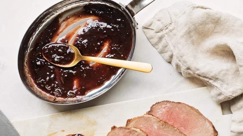red wine and fig pan sauce