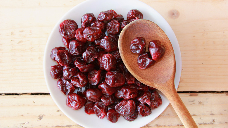 A bowl of dried cherries