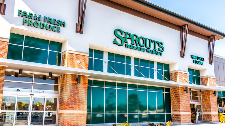 storefront of Sprouts Famers Market