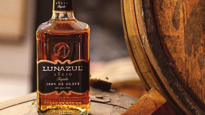 Lunazul Añejo bottle with barrel