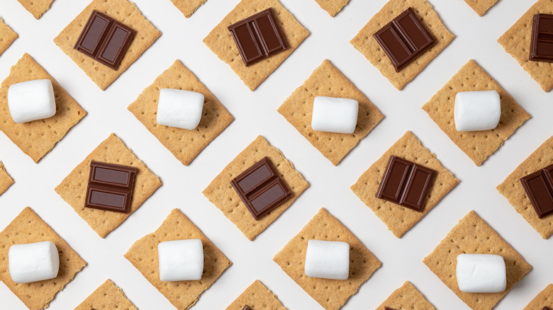 Graham crackers s'mores