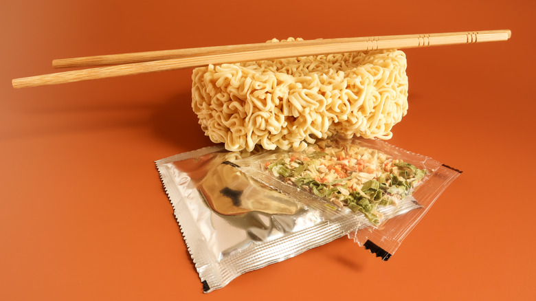 dried ramen with seasoning packets
