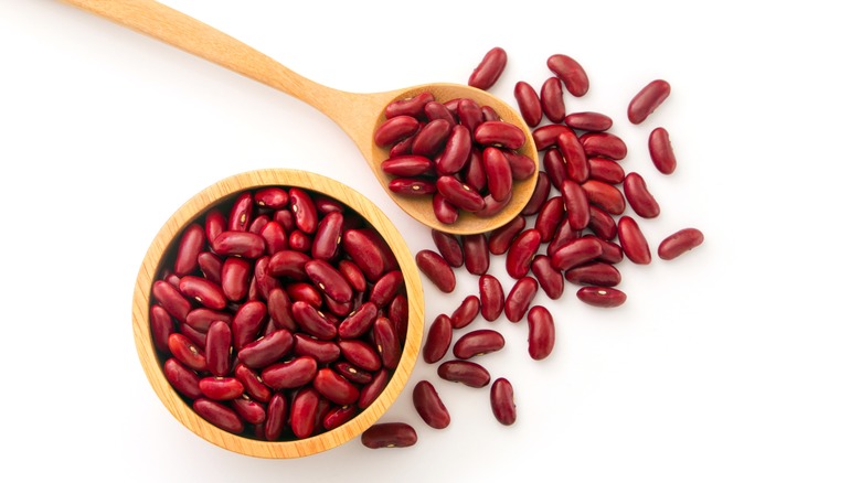 kidney beans in wooden bowl
