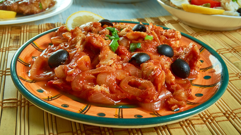 Veracruz-style fish with tomatoes, onions and olives