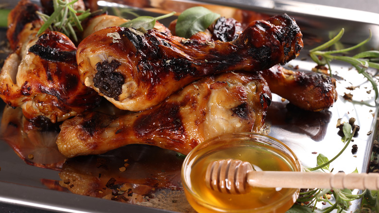 Chicken drumsticks in honey glaze