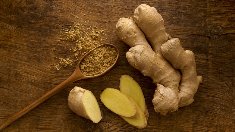 Ginger root and powder