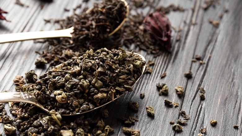 Loose leaf black tea