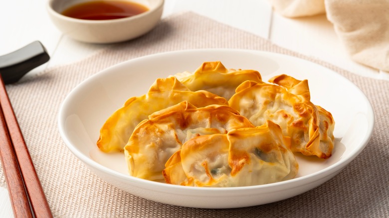 air fried dumplings with dipping sauce