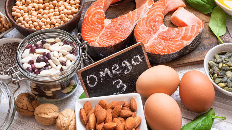 Display of foods high in omega-3 fats