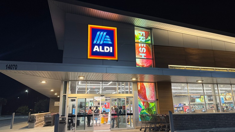 The front of an Aldi store at night